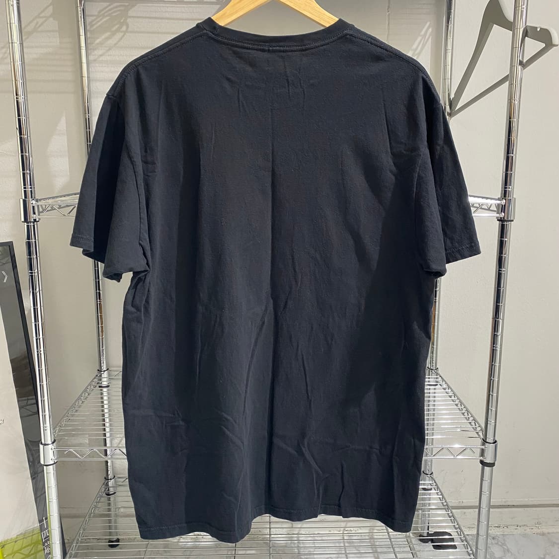 진격의거인 리바이 오피셜 애니메이션 티셔츠 상품이미지2