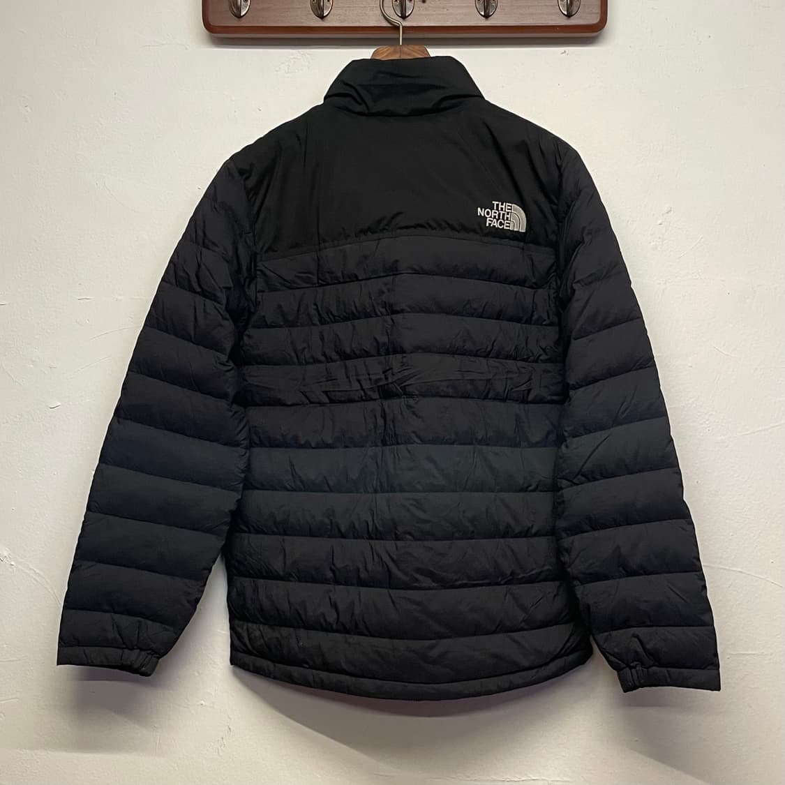 노스페이스 블랙 구스다운 경량 패딩 점퍼   상품이미지4
