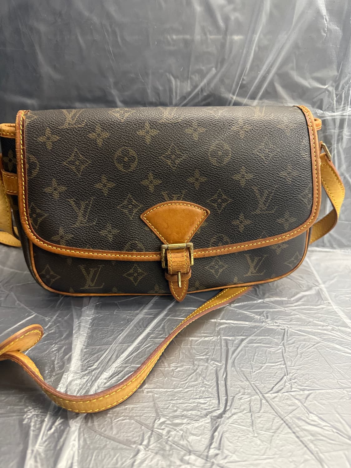 루이비통 솔로뉴 모노그램 캔버스 크로스백 상품이미지2