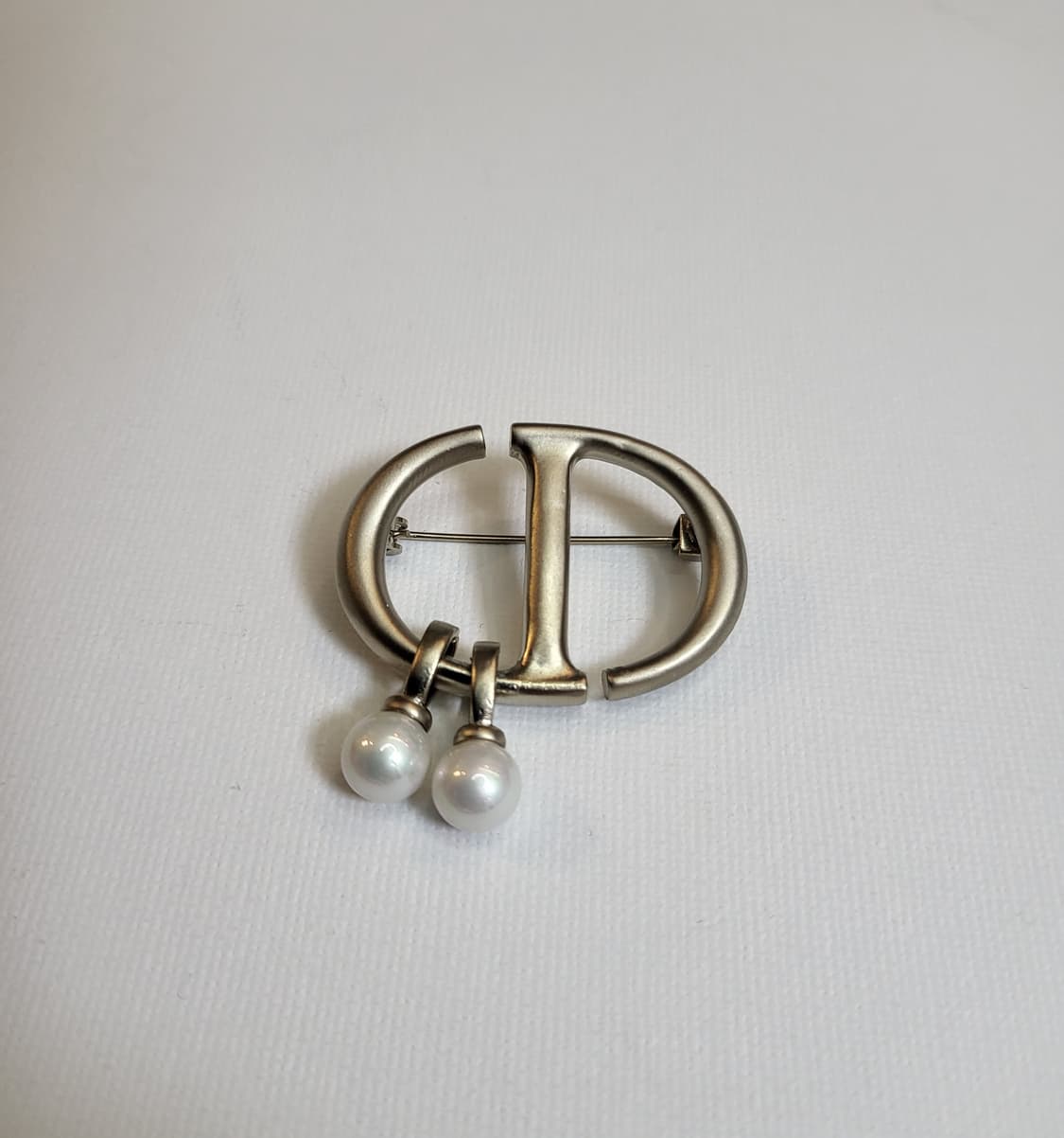 디올 업사이클링 드롭진주 브로치 무광 상품이미지2