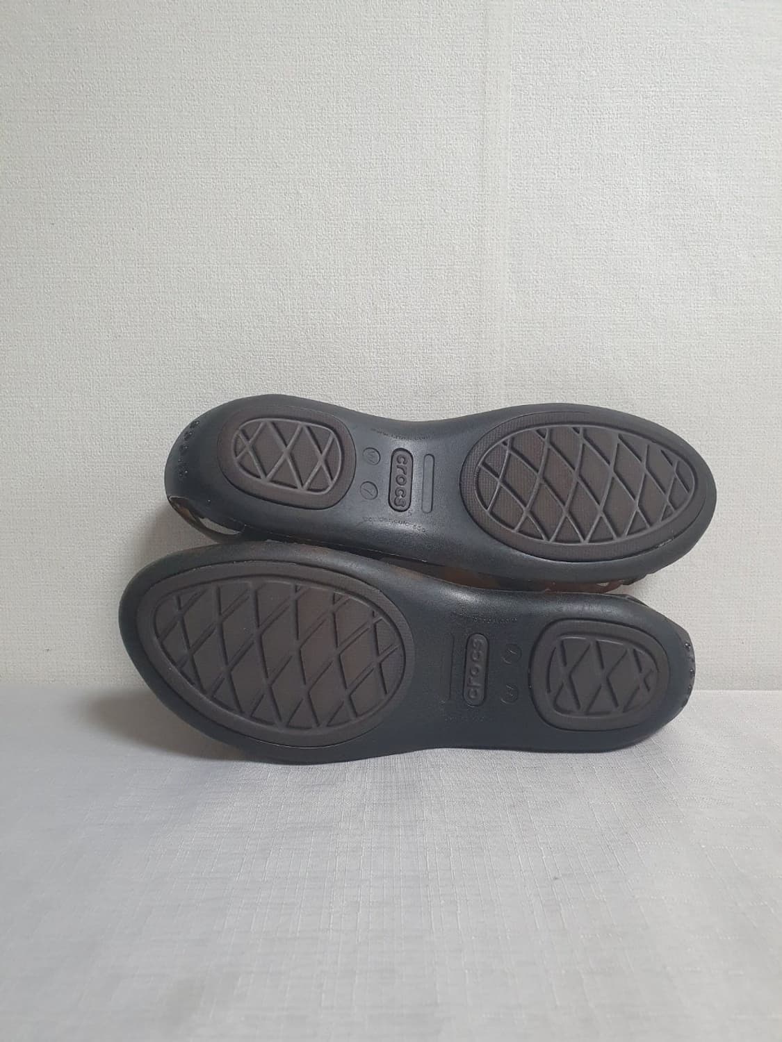 240mm 크록스 후라체 플랫 에스프레쏘 브라운 스트랩샌들 브론즈 상품이미지8