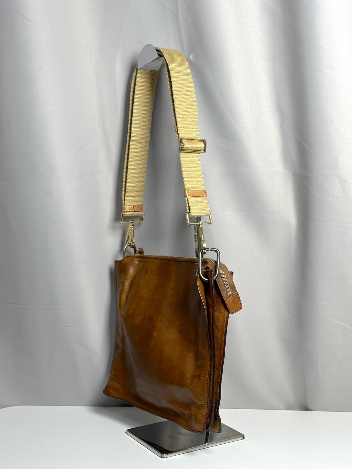 미우미우 빈티지 레더백 상품이미지2