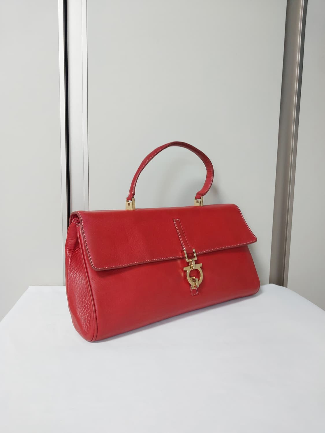 페라가모 00's 탑핸들 빈티지백 (착샷O) 상품이미지1