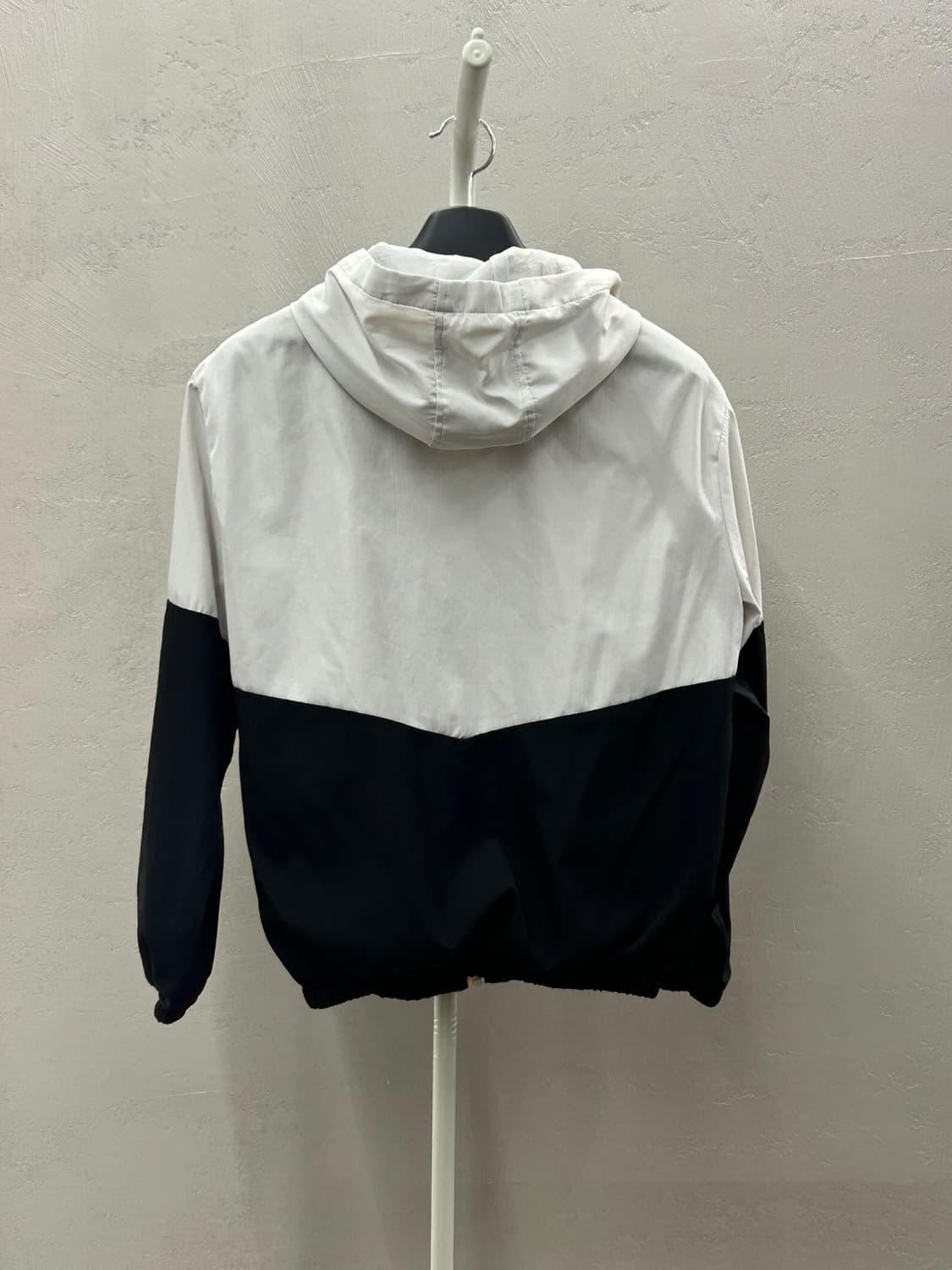 나이키 바람막이 화이트/블랙 후드집업 상품이미지3