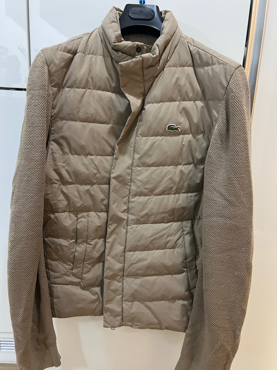 라코스테 베이지 니트패딩 105-107 상품이미지1