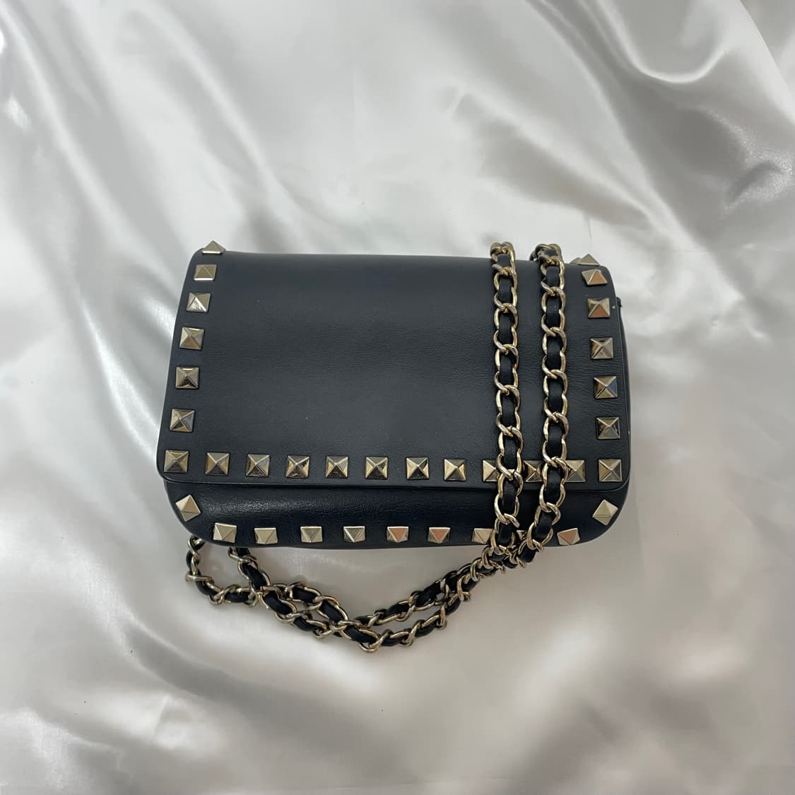 발렌티노 락스터드 클러치백 블랙 단품 상품이미지4