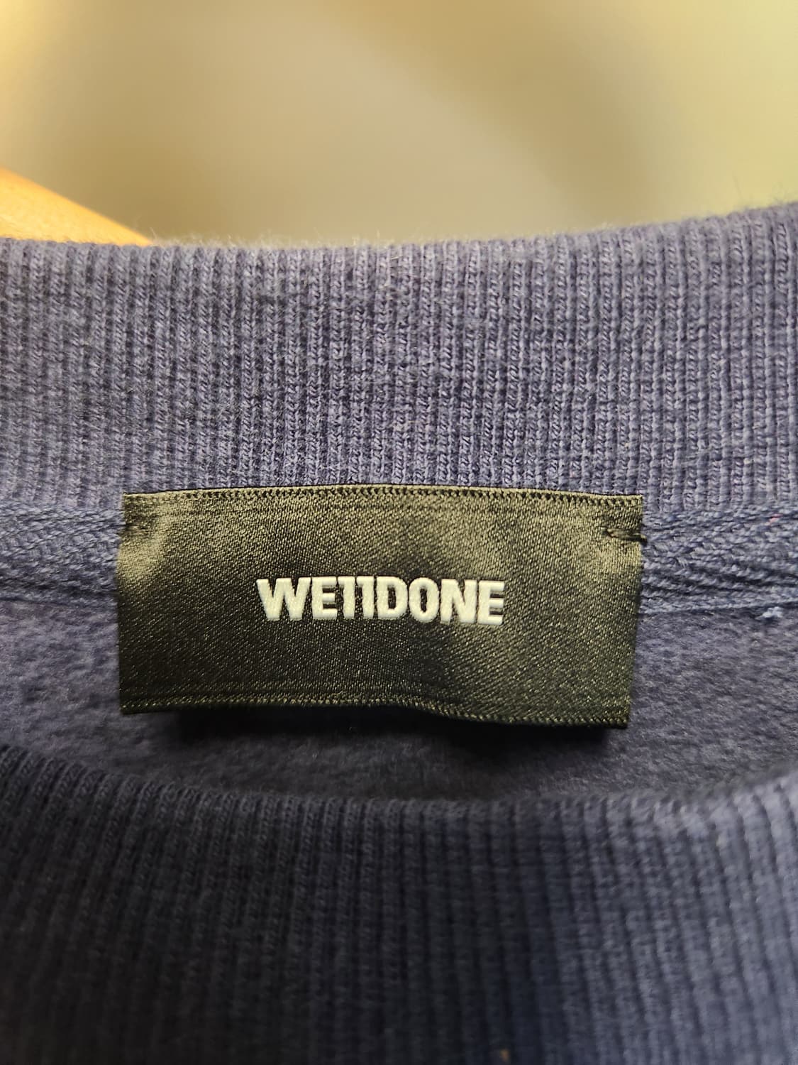 웰던(we11done) 오버사이즈 로고 맨투맨 네이비 M 상품이미지3