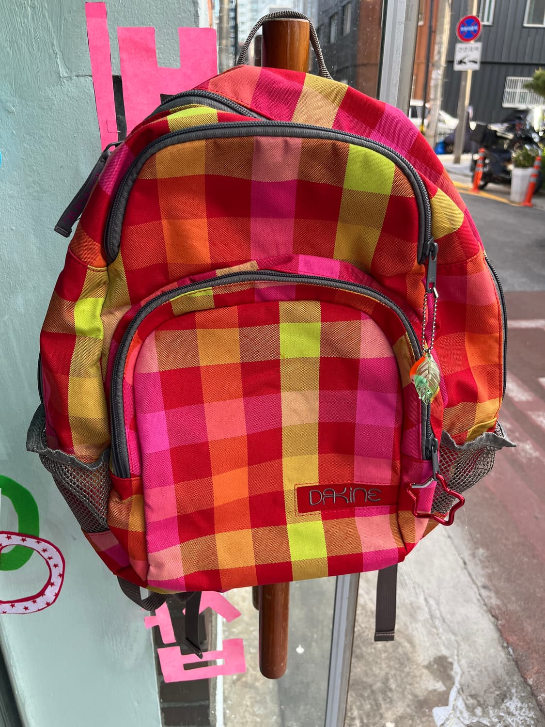 레드 체크무늬 dakine 백팩 🎒 상품이미지3