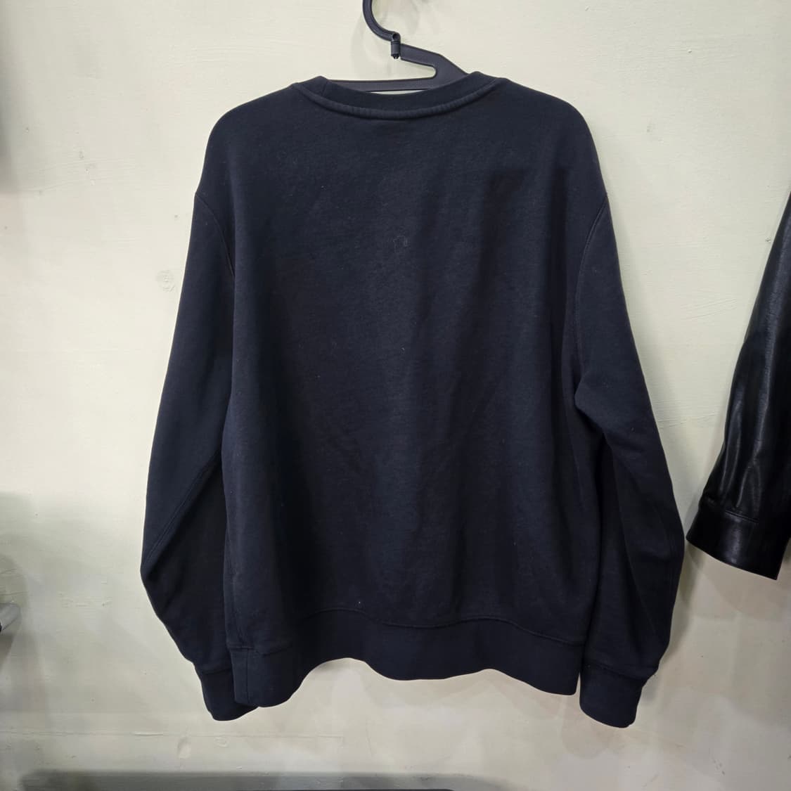 [L] NIKE 컬러 레터링 스웻셔츠 (블랙) 상품이미지3