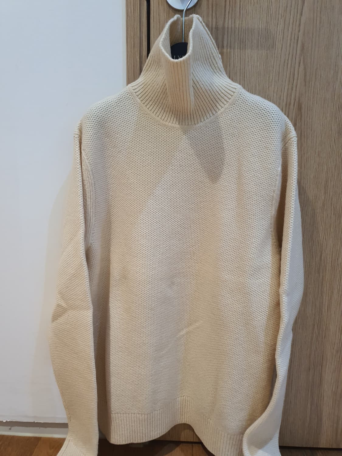 타미힐피거 아이보리색 터틀넥 니트 스웨터 판매합니다! 상품이미지1