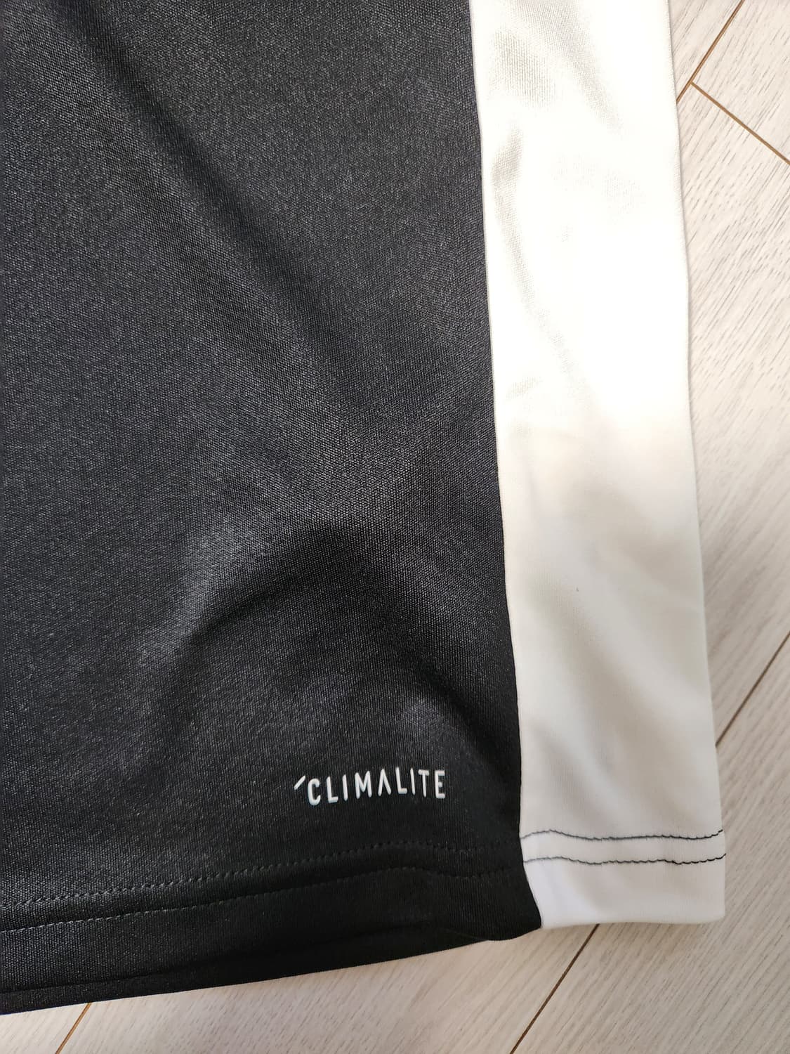 새상품급)아디다스 스포츠 반팔티 ENTRADA 18 JSY 사이즈100
 상품이미지4