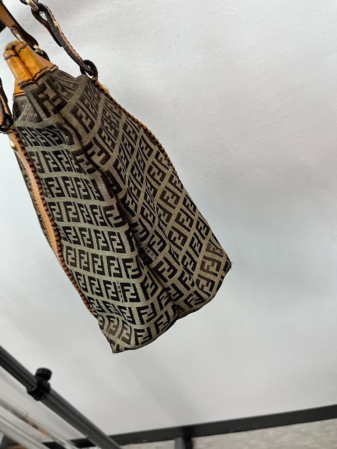 펜디 FF로고 빈티지 도트백  상품이미지3