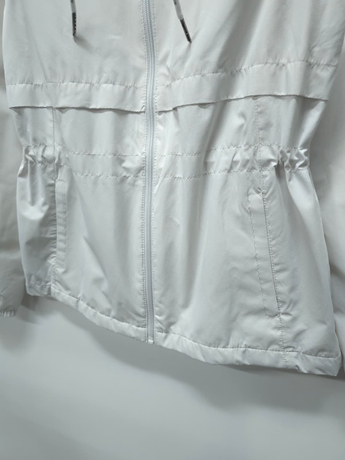 뉴발란스 화이트 기능성 후드 바람막이 자켓(S사이즈) 상품이미지4