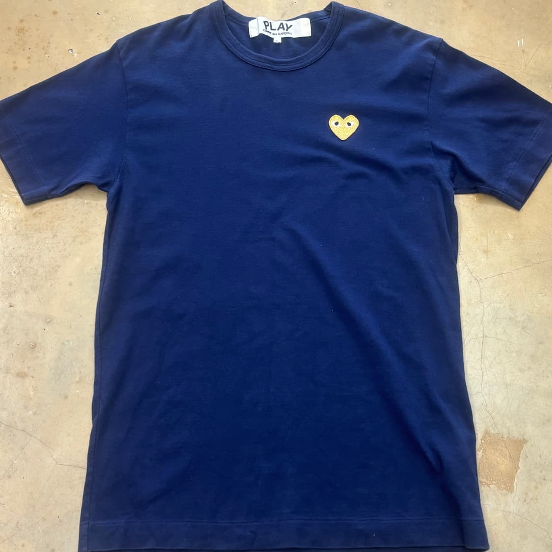 🫶🏻 꼼데가르송 옐로우 하트 와펜 Navy 반팔티셔츠 🫶🏻 상품이미지1
