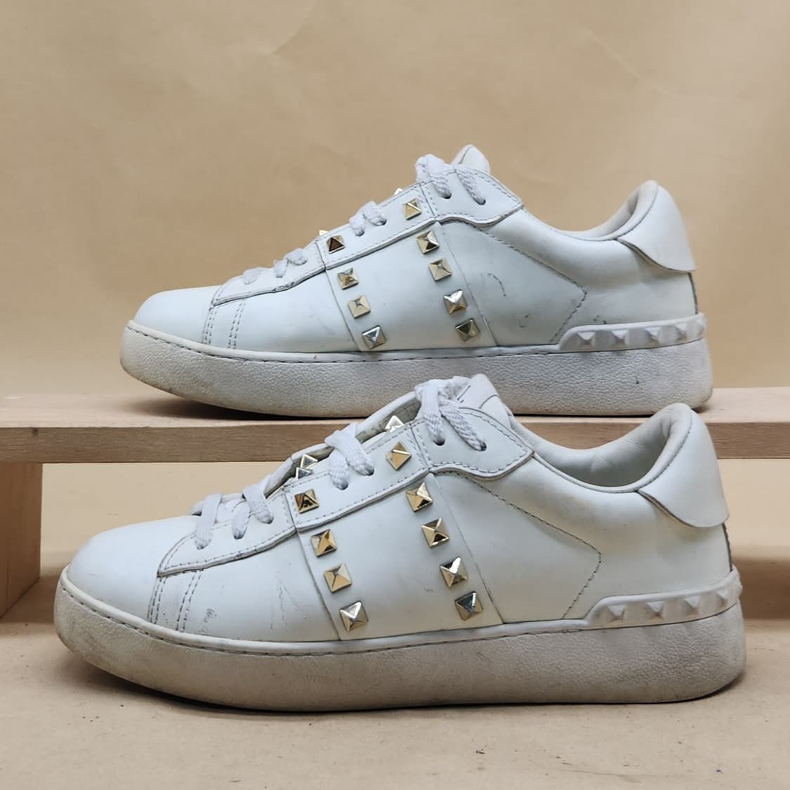 발렌티노 락스터드 스니커즈 39 250 상품이미지1