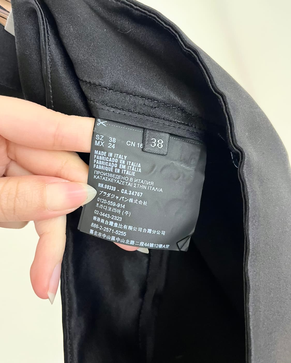 프라다 블랙 울 미디 스커트 상품이미지8