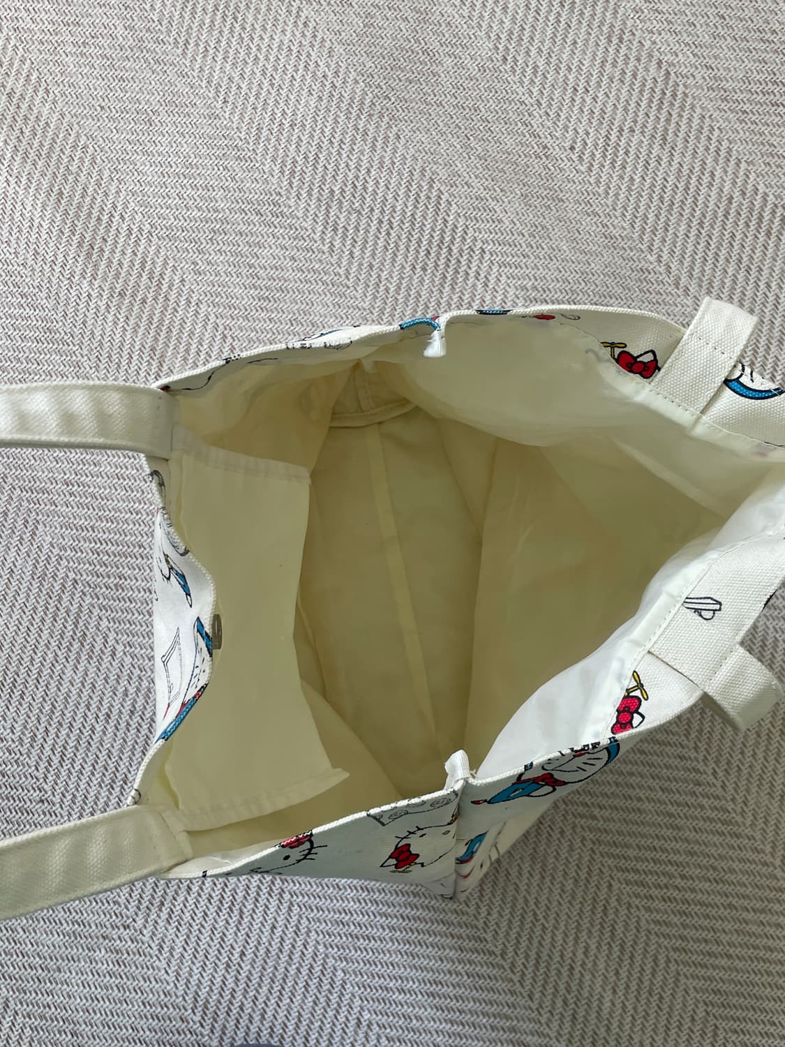 헬로키티 x 도라에몽 올오버 캐릭터 프린트 캔버스 토트백 J04172 상품이미지10