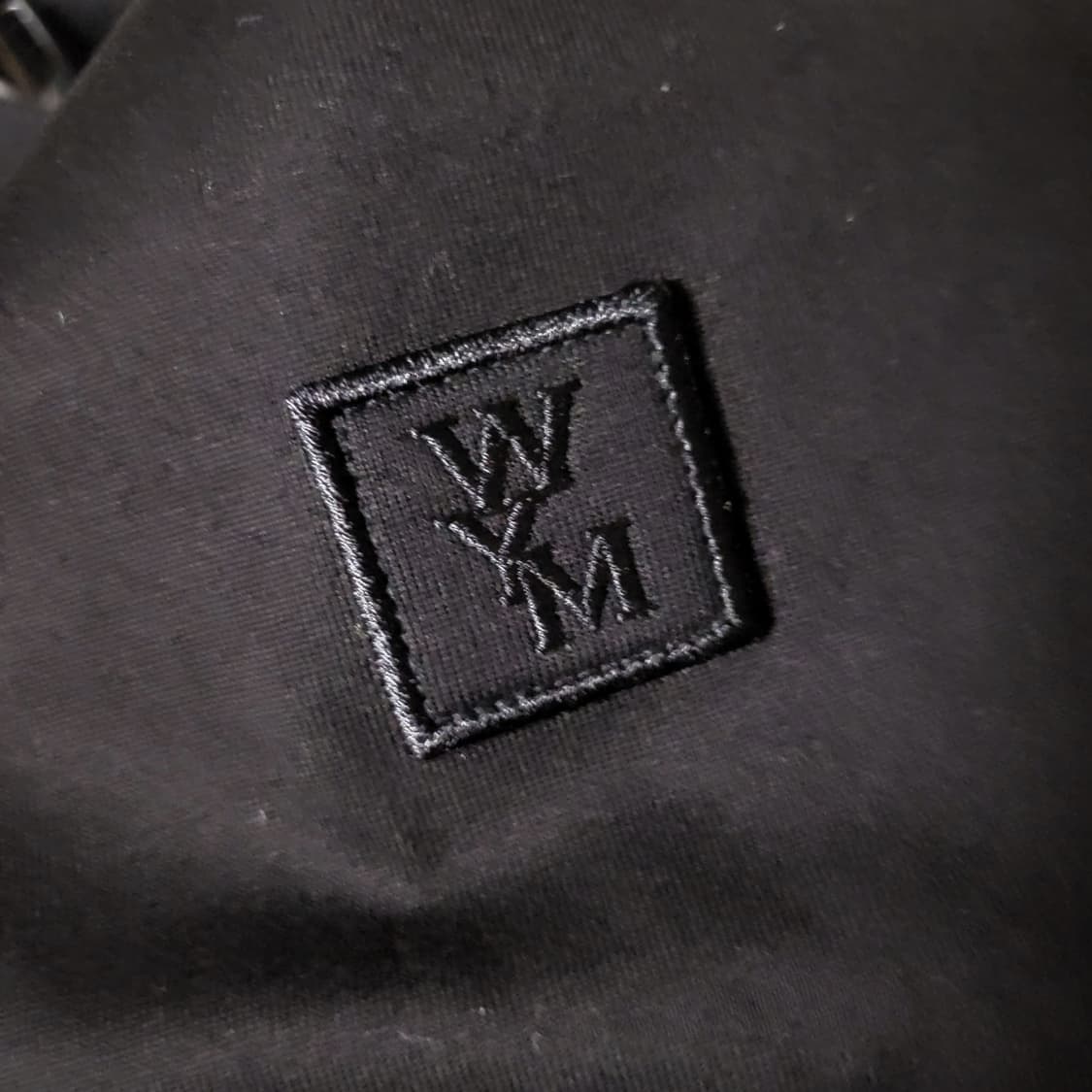 [새상품/풀구성]25FW 우영미 시티 백로고 반팔티 48사이즈 블랙 상품이미지6