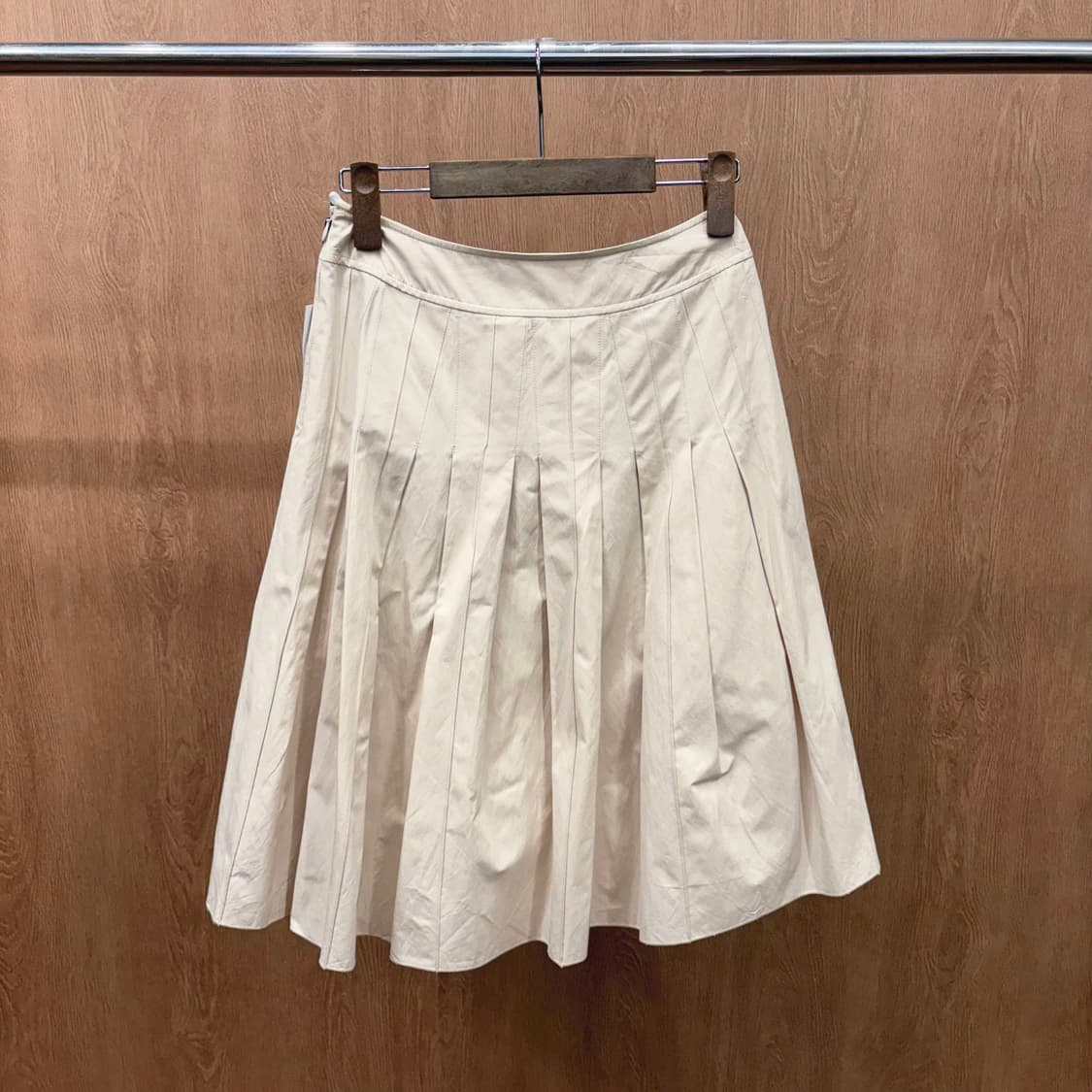 꾸레쥬 롱 스커트 와이드 박스 플리츠 디테일 플레어핏 아이보리 상품이미지3