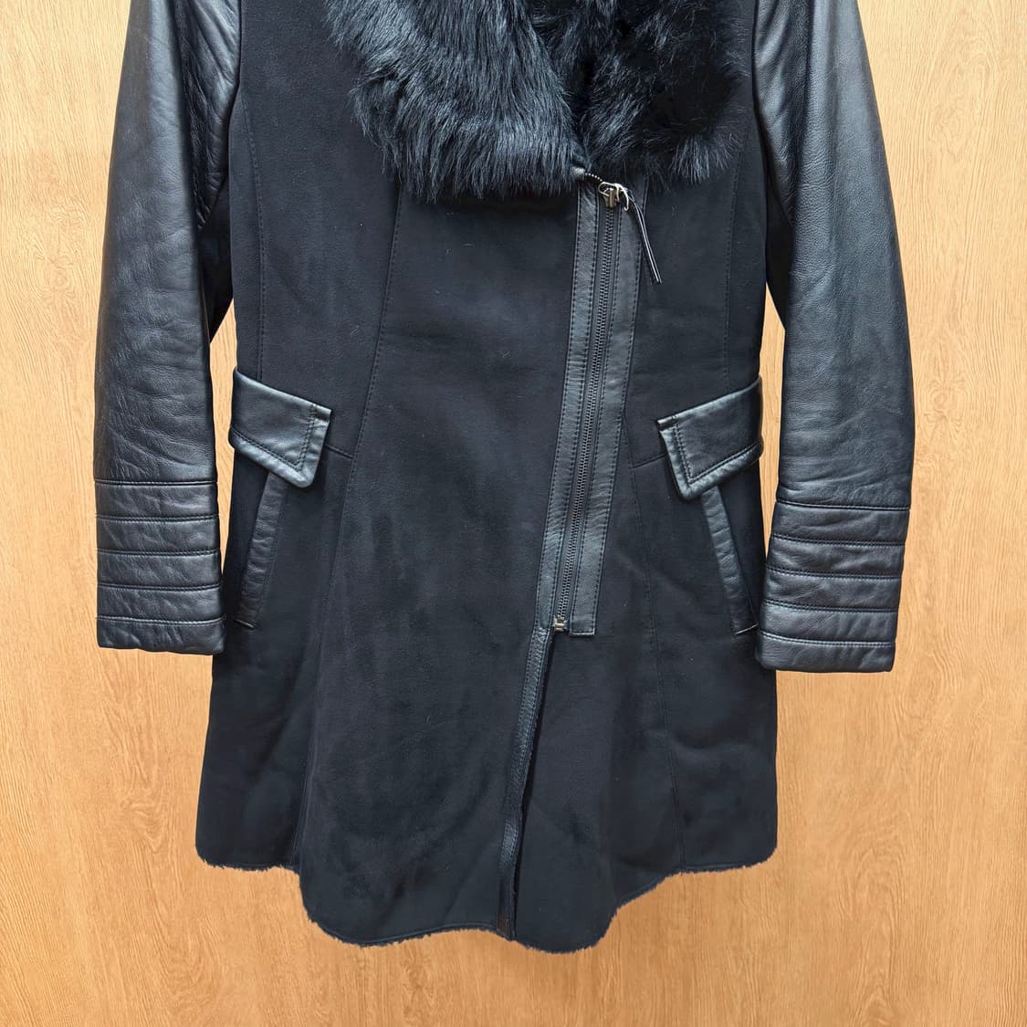 디 바이 디드무 레더 믹스 롱 코트 페이크 퍼 카라 지퍼 디테일 블랙 상품이미지5