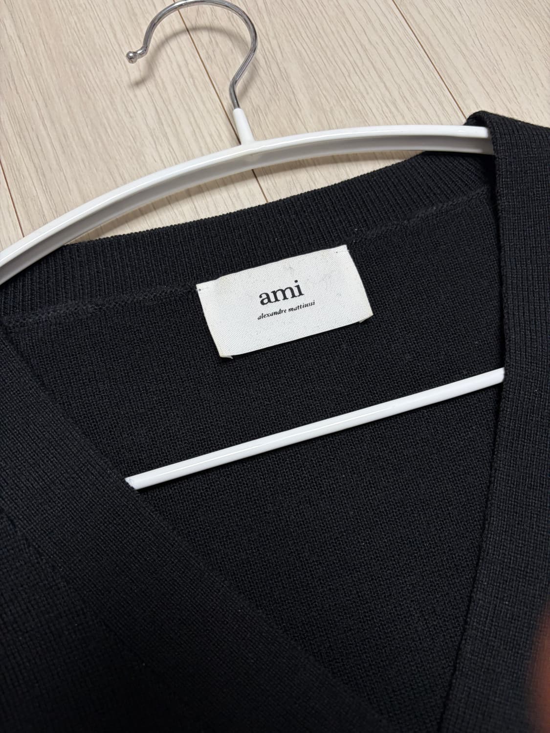 아미 스몰 하트 브이넥 가디건 블랙 상품이미지3