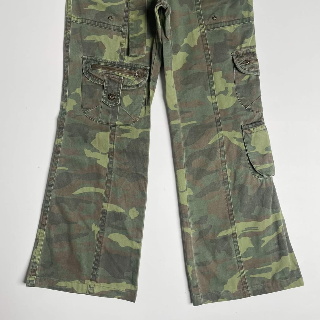 Hucom 카모 패턴 부츠컷 팬츠 상품이미지4