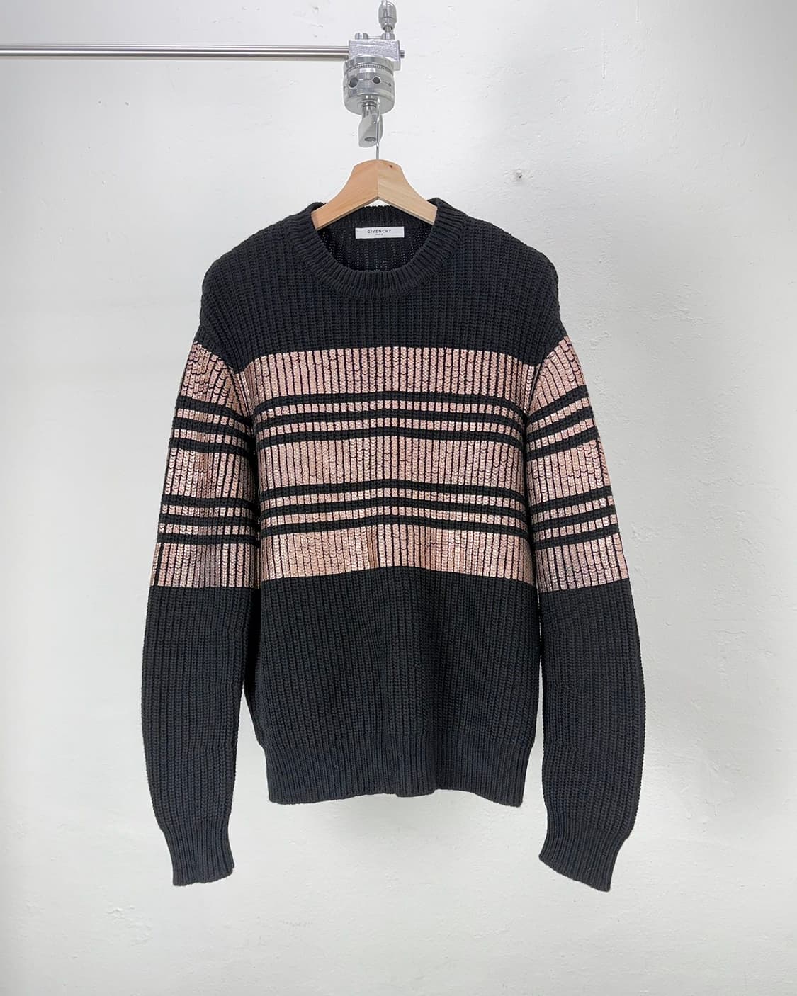 지방시 블랙 메탈릭 스트라이프 울 니트 스웨터 상품이미지1