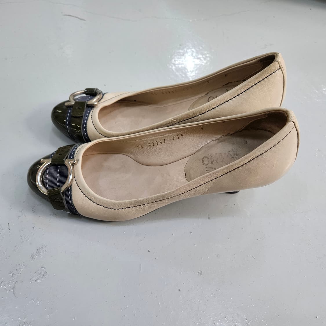 5 페라가모 키튼 힐 펌프스 0408Y 상품이미지2