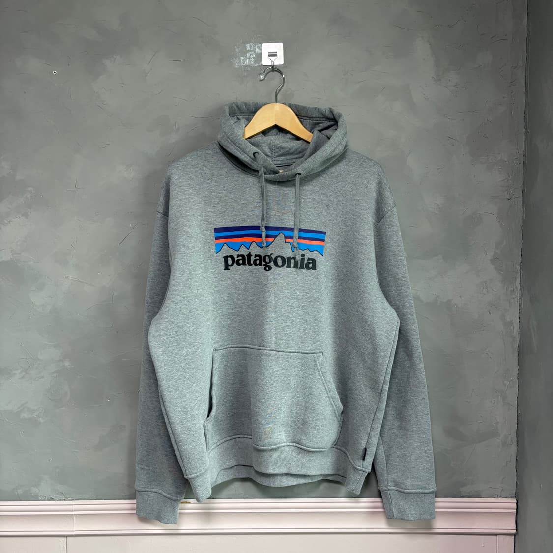 파타고니아 빅로고 후드 그레이 상품이미지1