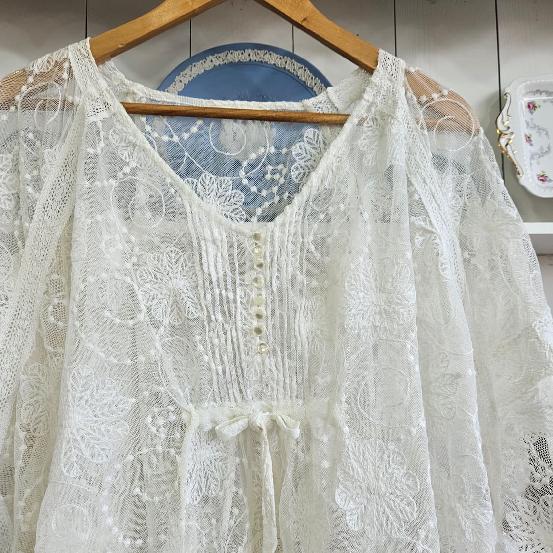 플라워 레이스 케이프 블라우스 상품이미지3