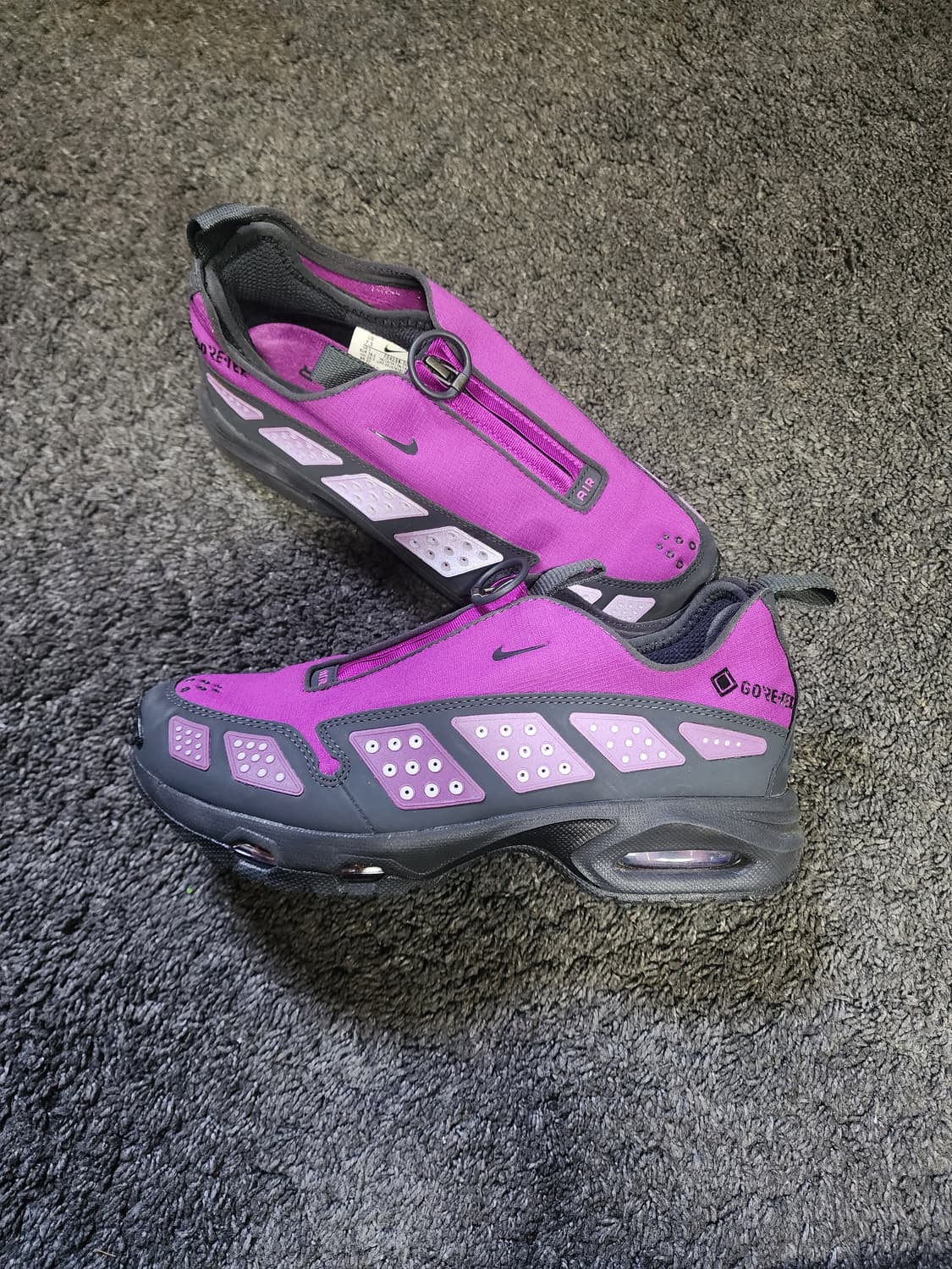 나이키 에어맥스 SNDR 고어텍스 볼드 베리 상품이미지1