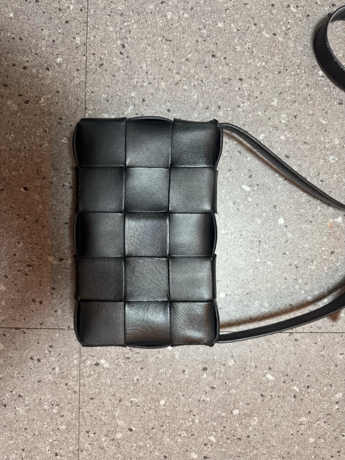 보테가 카세트백 판매합니다 상품이미지2