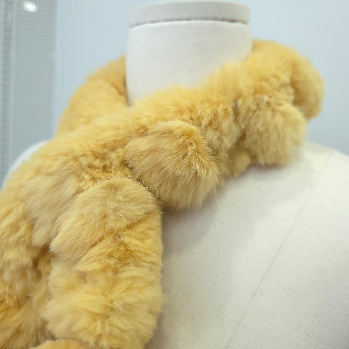 머스타드 래빗퍼 미니 머플러  상품이미지3