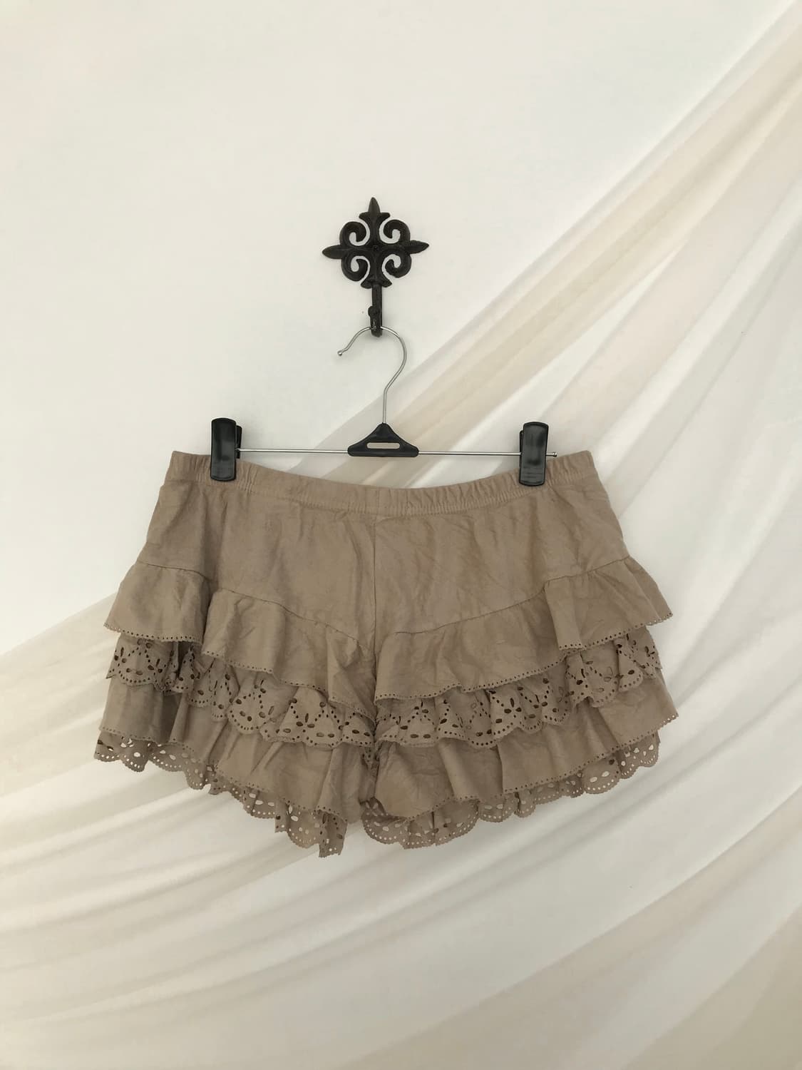 뮤트 브라운 레이스 디테일 쇼츠 상품이미지1