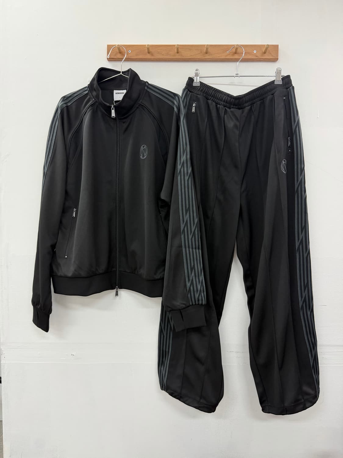 노매뉴얼 트랙탑 셋업 블랙 새상품 상품이미지1