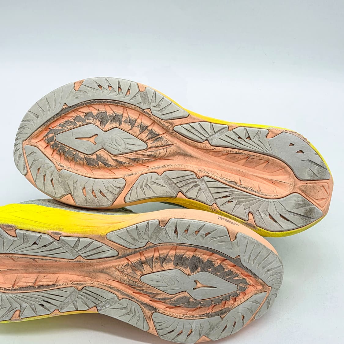 아식스 노바블라스트 4 쿨 마차 세이프티 옐로우 (260) 상품이미지3