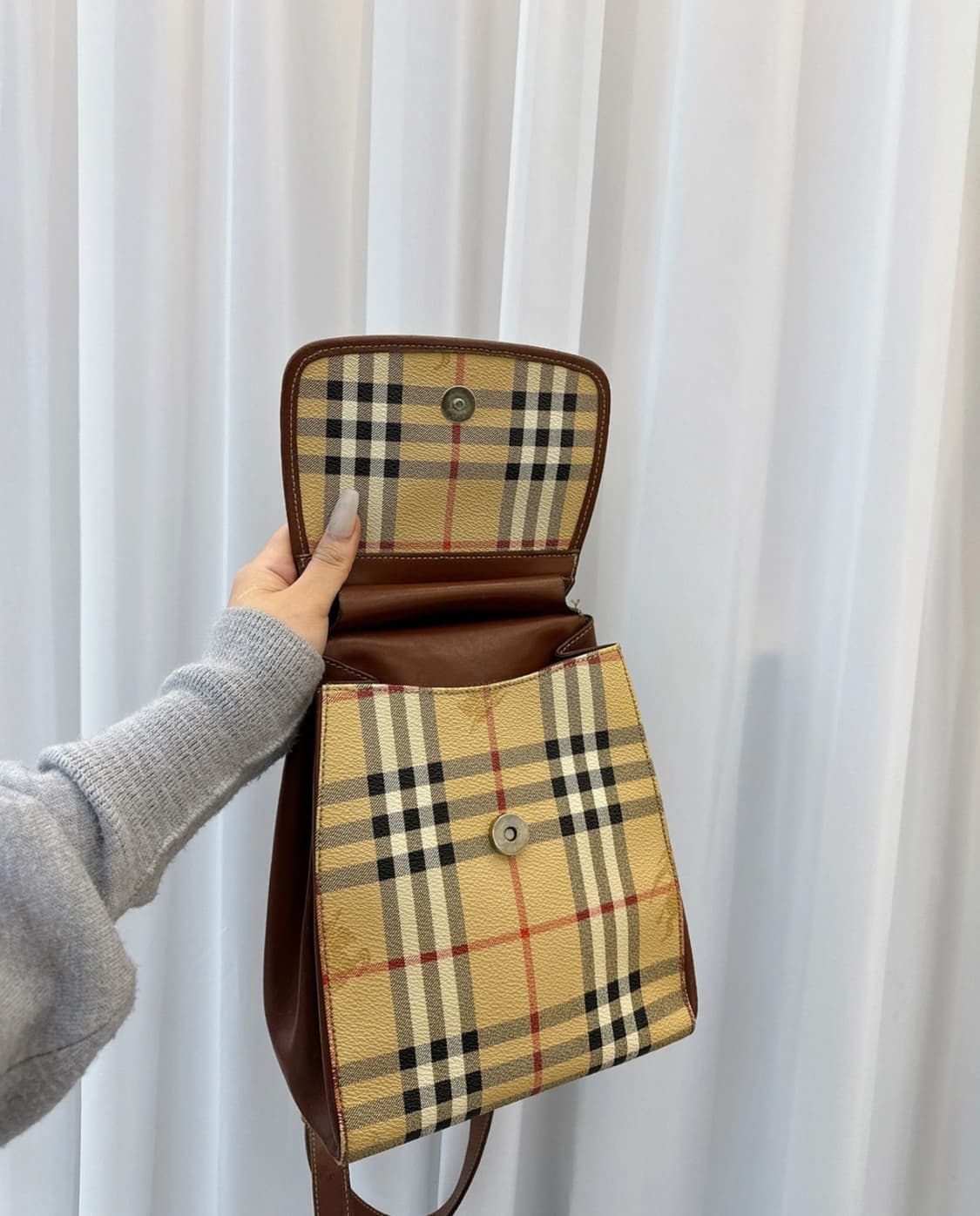 버버리 체크 빈티지 크로스백 상품이미지4