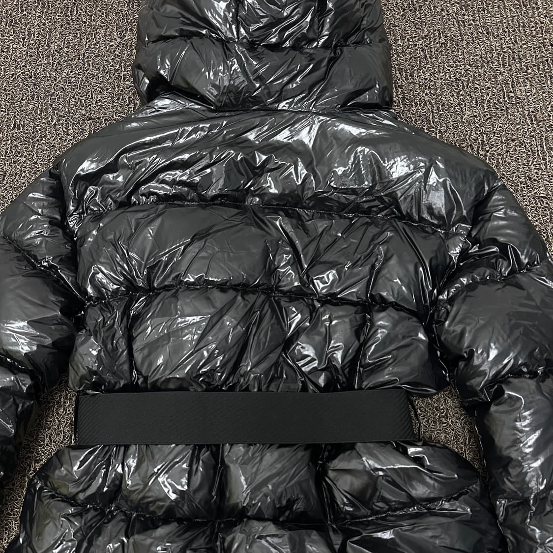 빈폴 여성 유광 덕다운 롱패딩 블랙 90(S) 상품이미지6