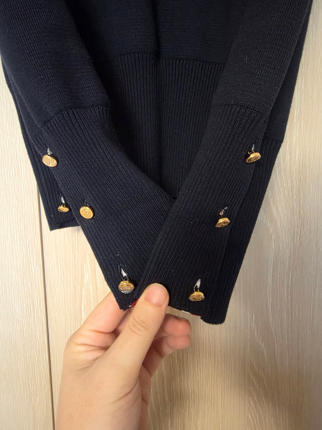 [40사이즈] 톰브라운 밀라노스티치 3버튼 여성 니트 네이비 상품이미지4