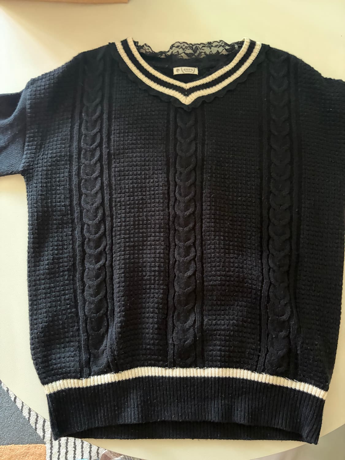 엑시즈팜 레이스 브이넥 니트 상품이미지1