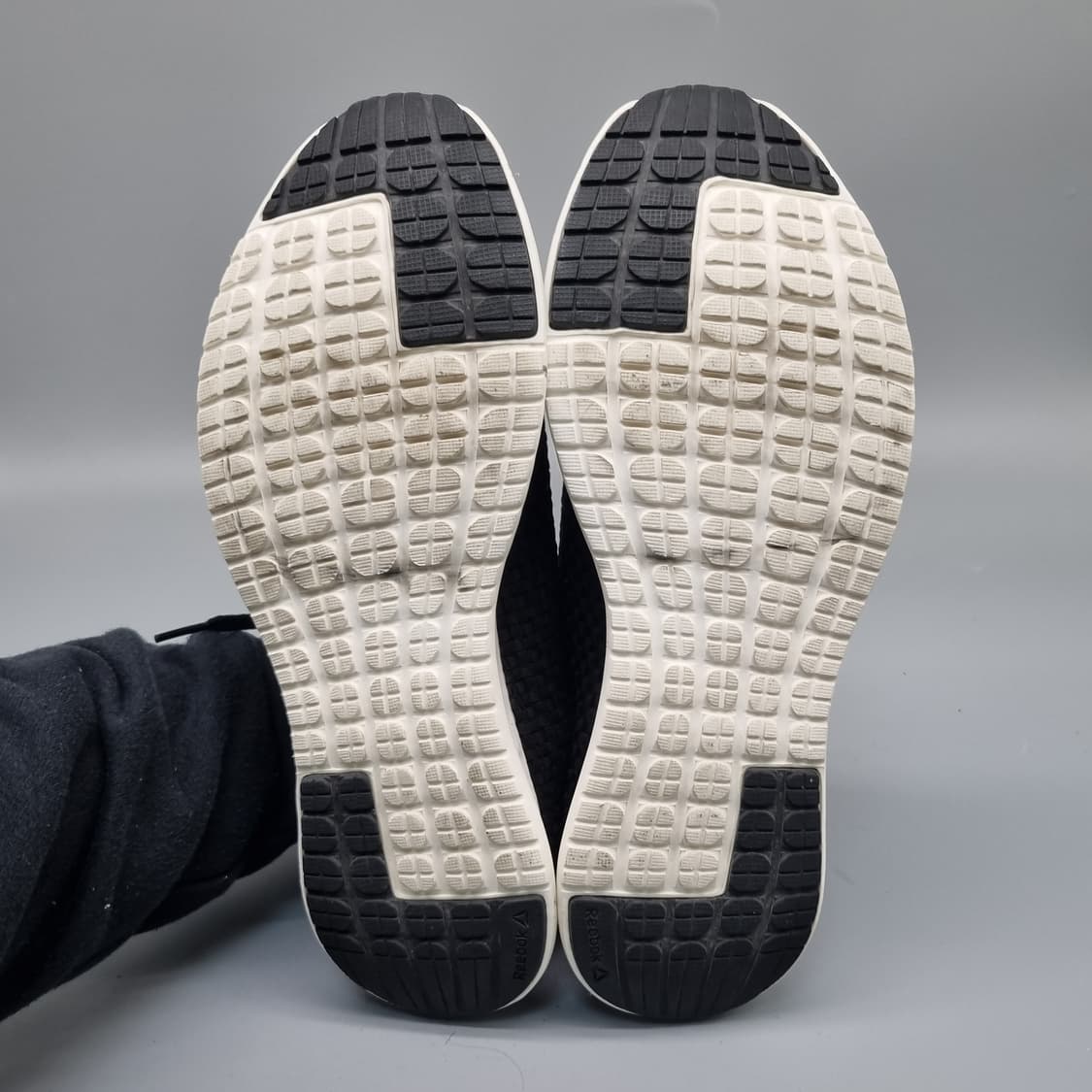 리복 플러스러너  블랙 운동화250 상품이미지3