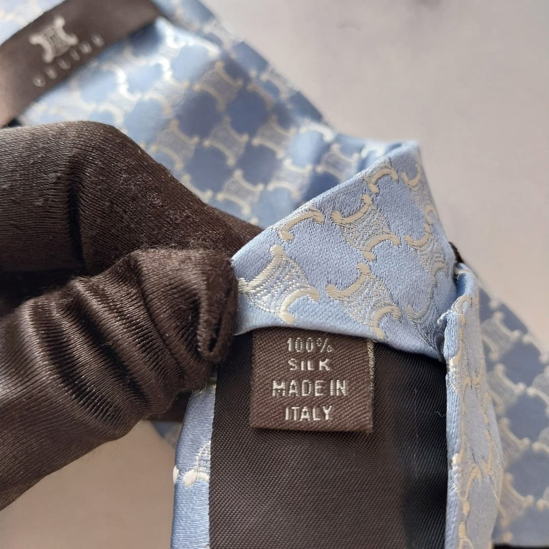 셀린느 실크 라이트블루 트리오페 넥타이 8.8cm A+등급 K1555
 상품이미지10