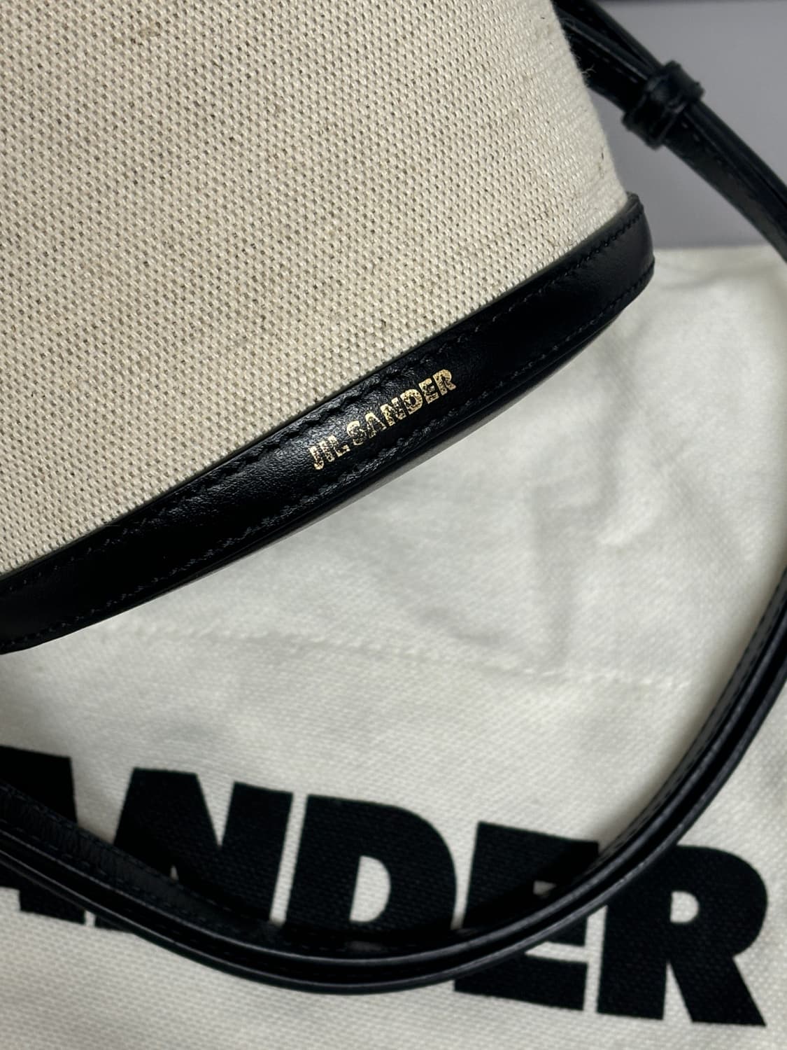 질샌더 미니 타오스 버킷백 상품이미지2