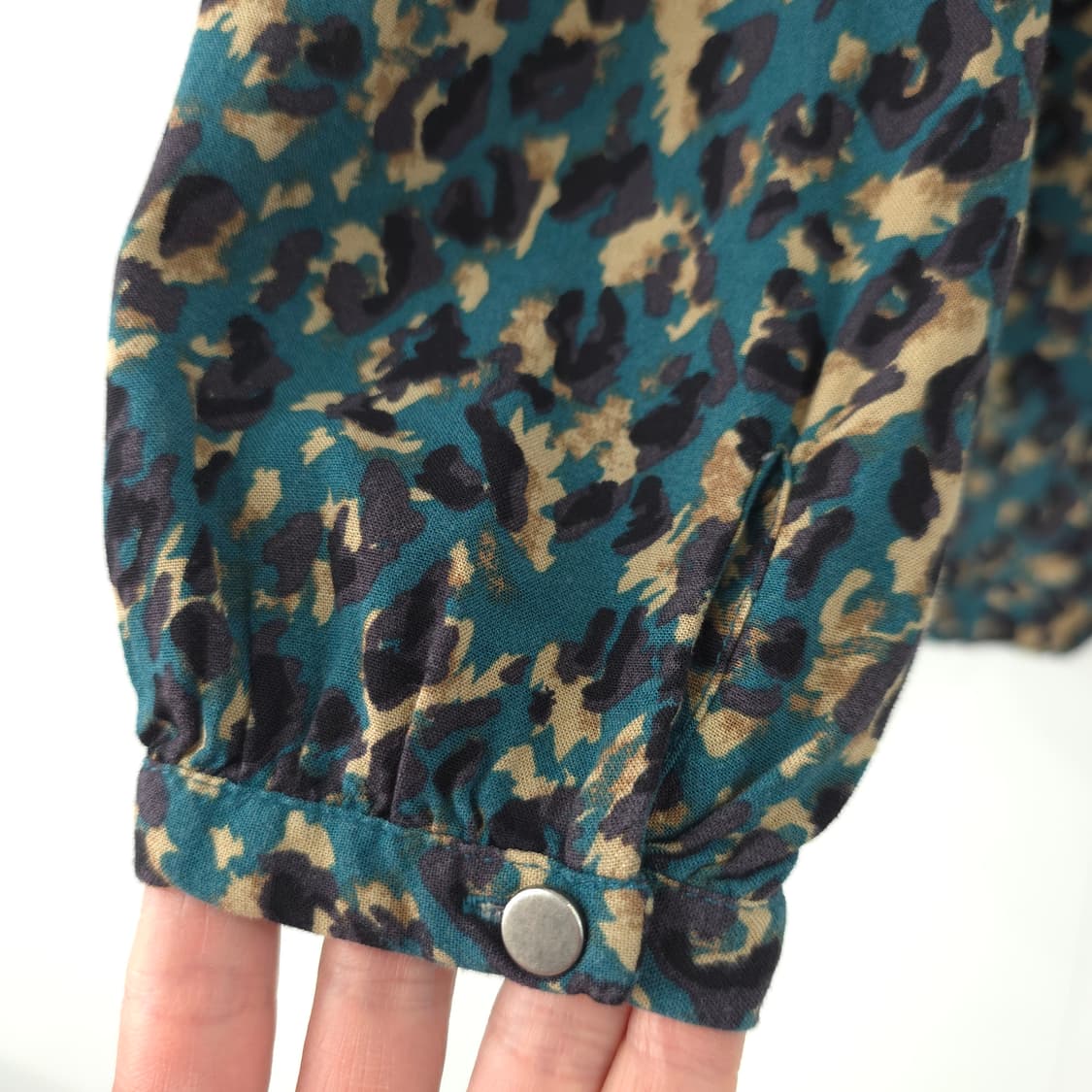  soyaconcept 레오파드 패턴 브이넥 블라우스 상품이미지8