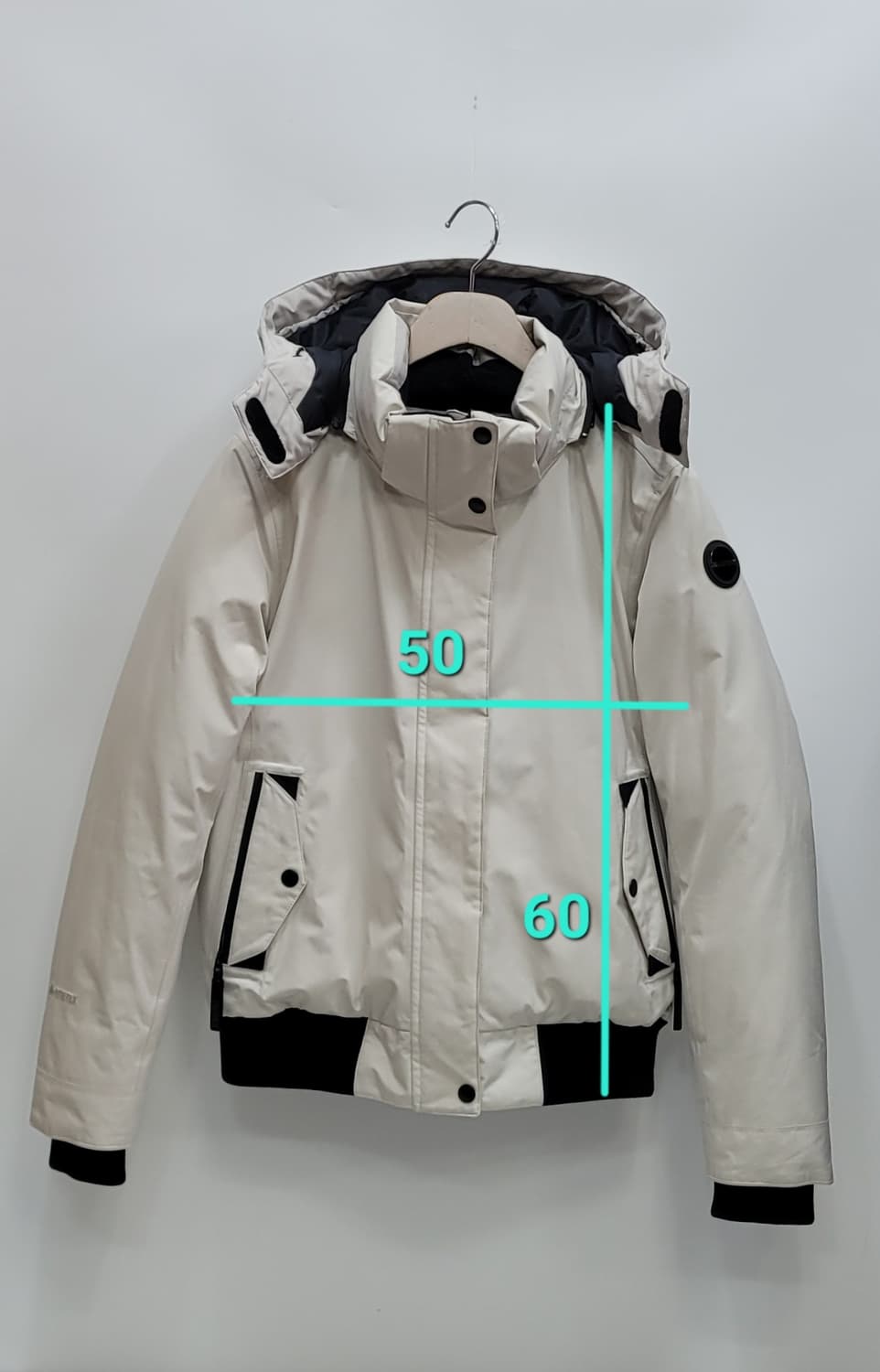 블랙야크 고어덱스 다운 패딩 후드 자켓 / 여 90
 상품이미지10