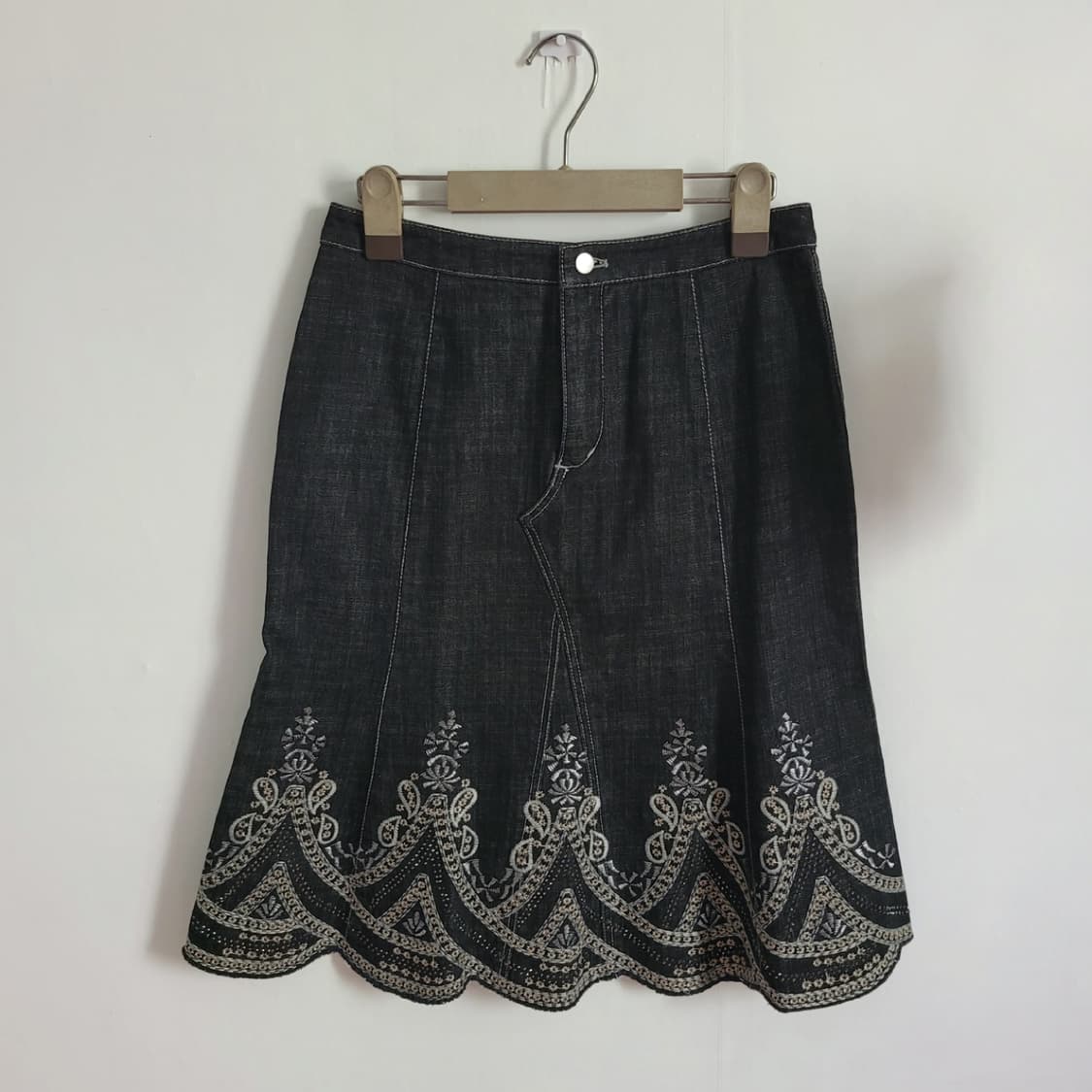 오리엔탈 흑청 자수디테일 미디스커트 상품이미지2
