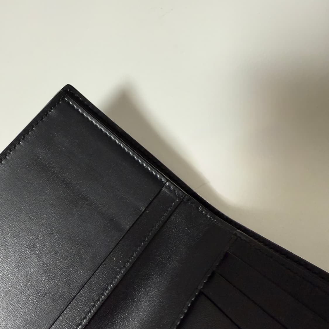 생로랑 카산드라 카드 지갑 블랙 상품이미지4