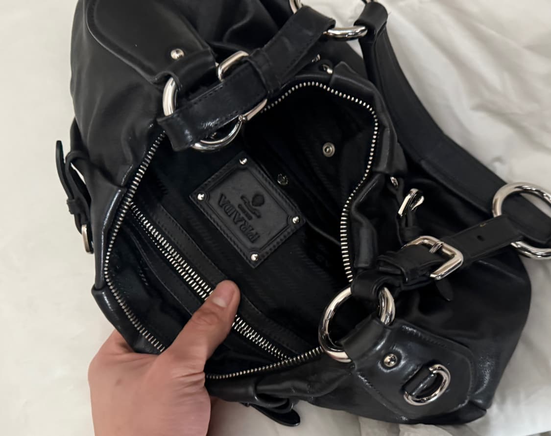 프라다 호보 레더백 (1-20그냥 다운내놨는데이틀안팔리면소장합니다) 상품이미지4