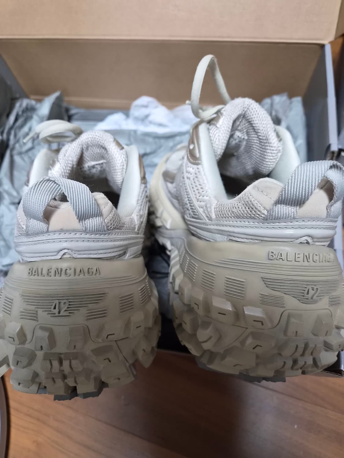 발렌시아가 디펜더 베이지 42사이즈 밑창보강 완료 상품이미지4