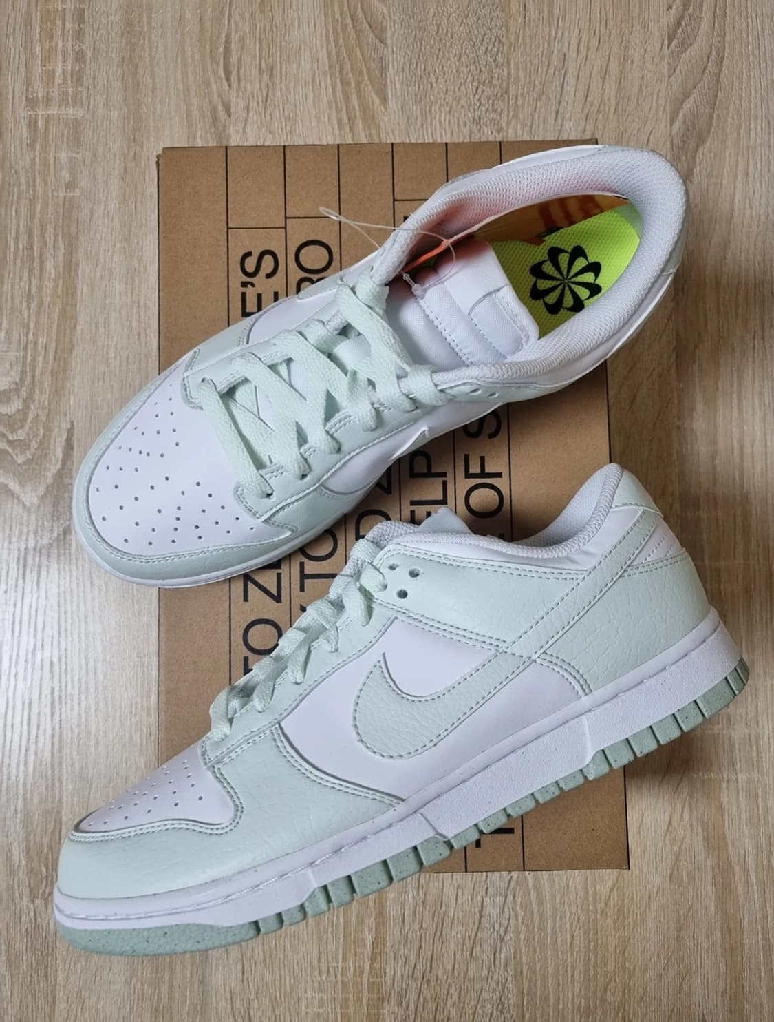 [260]덩크 로우 넥스트 네이쳐 베얼리 그린 네이처(W) 상품이미지1